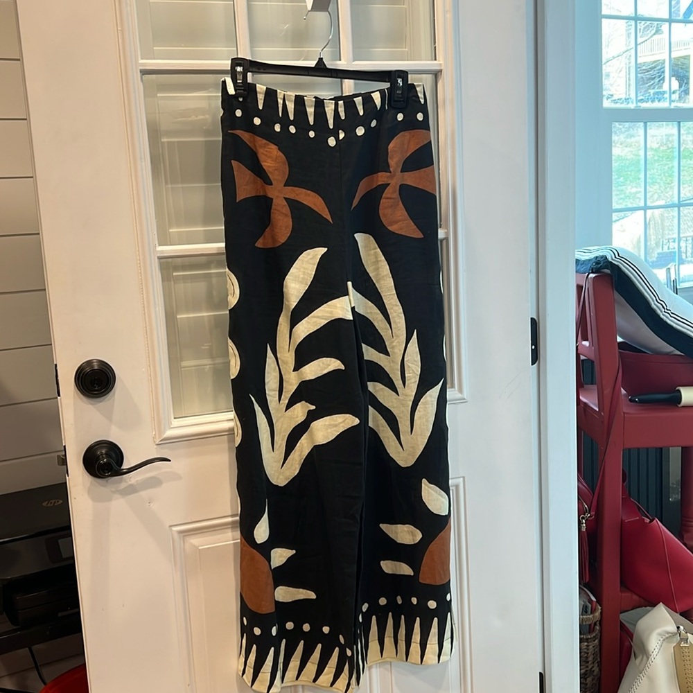 Cala De Cruiz pants size medium!